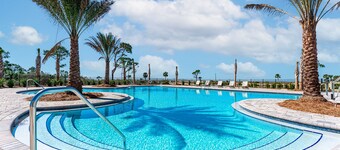 Walk to the Beach, Brand New Luxe Beach House with Pool Access