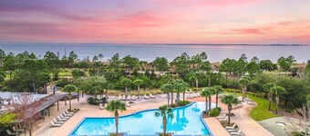 Walk to the Beach, Brand New Luxe Beach House with Pool Access