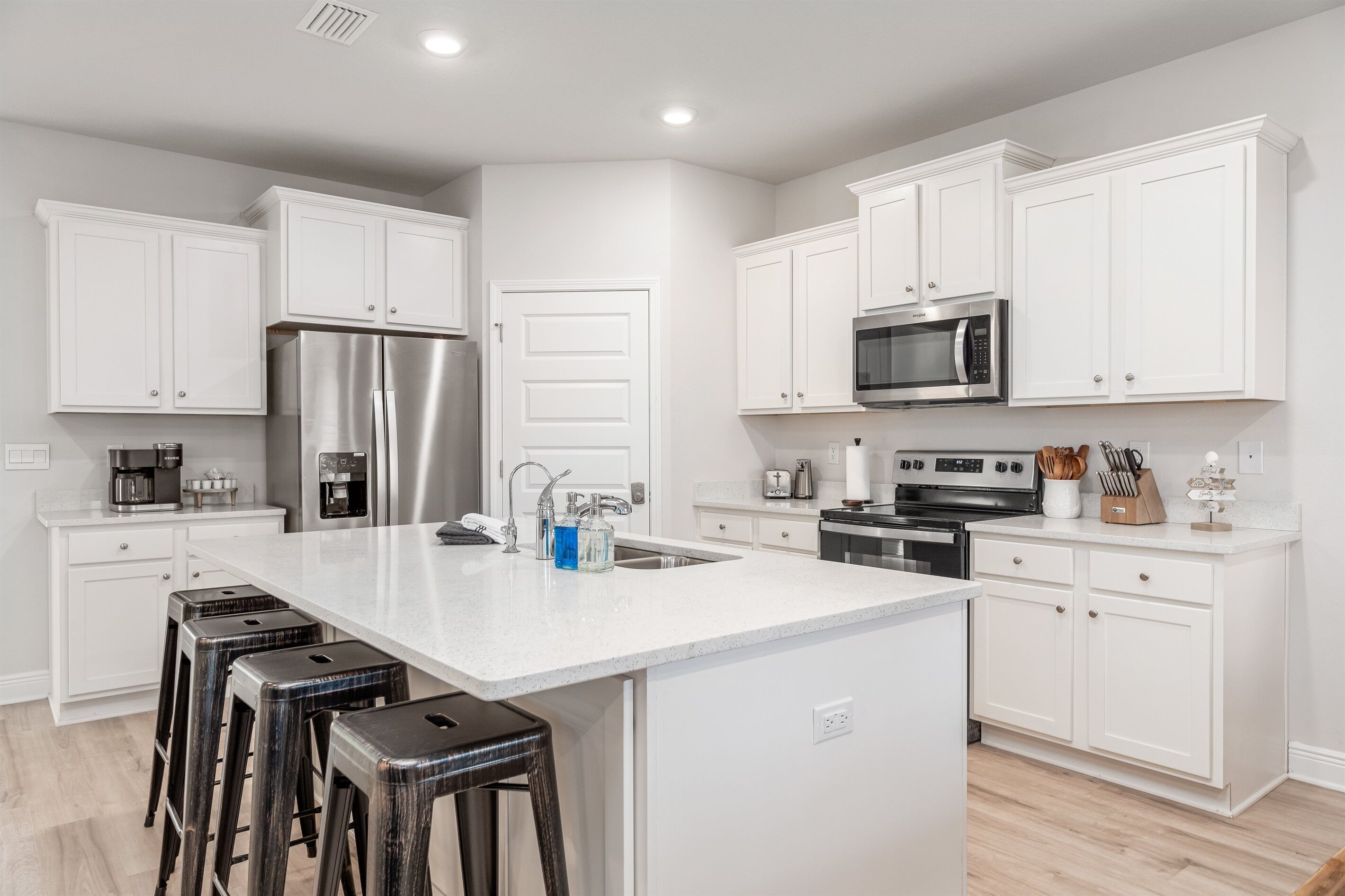 冰箱、微波炉、烤箱、炉灶