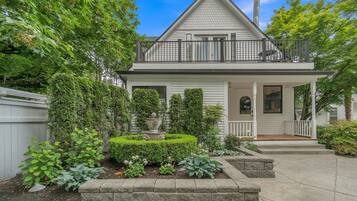 House, 6 Bedrooms | Exterior