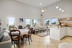 Casa, 3 habitaciones | Restaurantes
