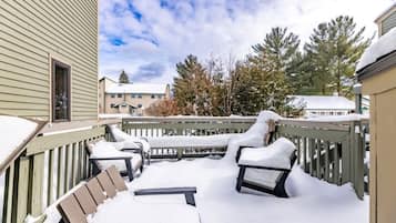 Condo, 4 chambres | Balcon