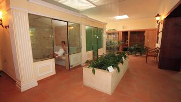 Sauna, steam room