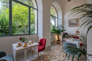 Desayuno continental incluido todos los días 