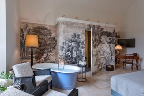 Deluxe Room, Garden View | Minibar, in-room safe, blackout curtains, soundproofing - Palazzo Donna Elisabetta -Guest House (Manduria)