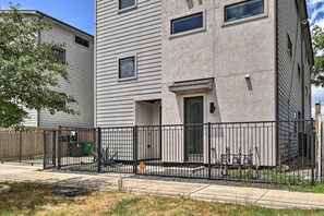 Exterior - Stylish Houston Townhome ~ 3 Mi to Downtown! (Houston)