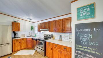 Réfrigérateur, micro-ondes, plaque de cuisson, lave-vaisselle