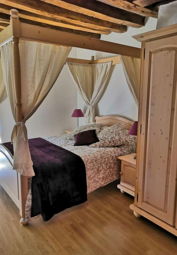 5 chambres, fer et planche à repasser, lit parapluie, Wi-Fi gratuit