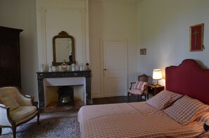 1 bedroom, bed sheets