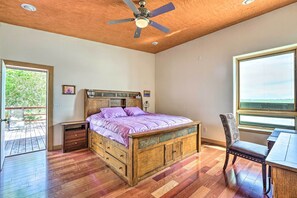 4 bedrooms, desk, WiFi, bed sheets