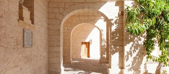 Pool and Sea, charming Merill Apart 4