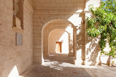 Pool and Sea, charming Merill Apart 4