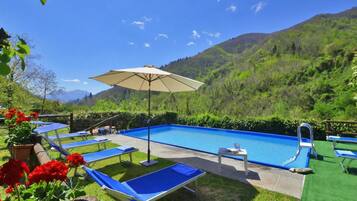 Kolam renang outdoor musiman