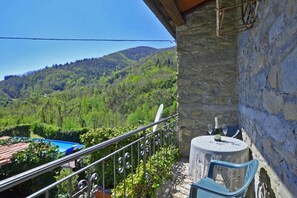 Outdoor dining - Casa Le Meriche (Castiglione di Garfagnana)