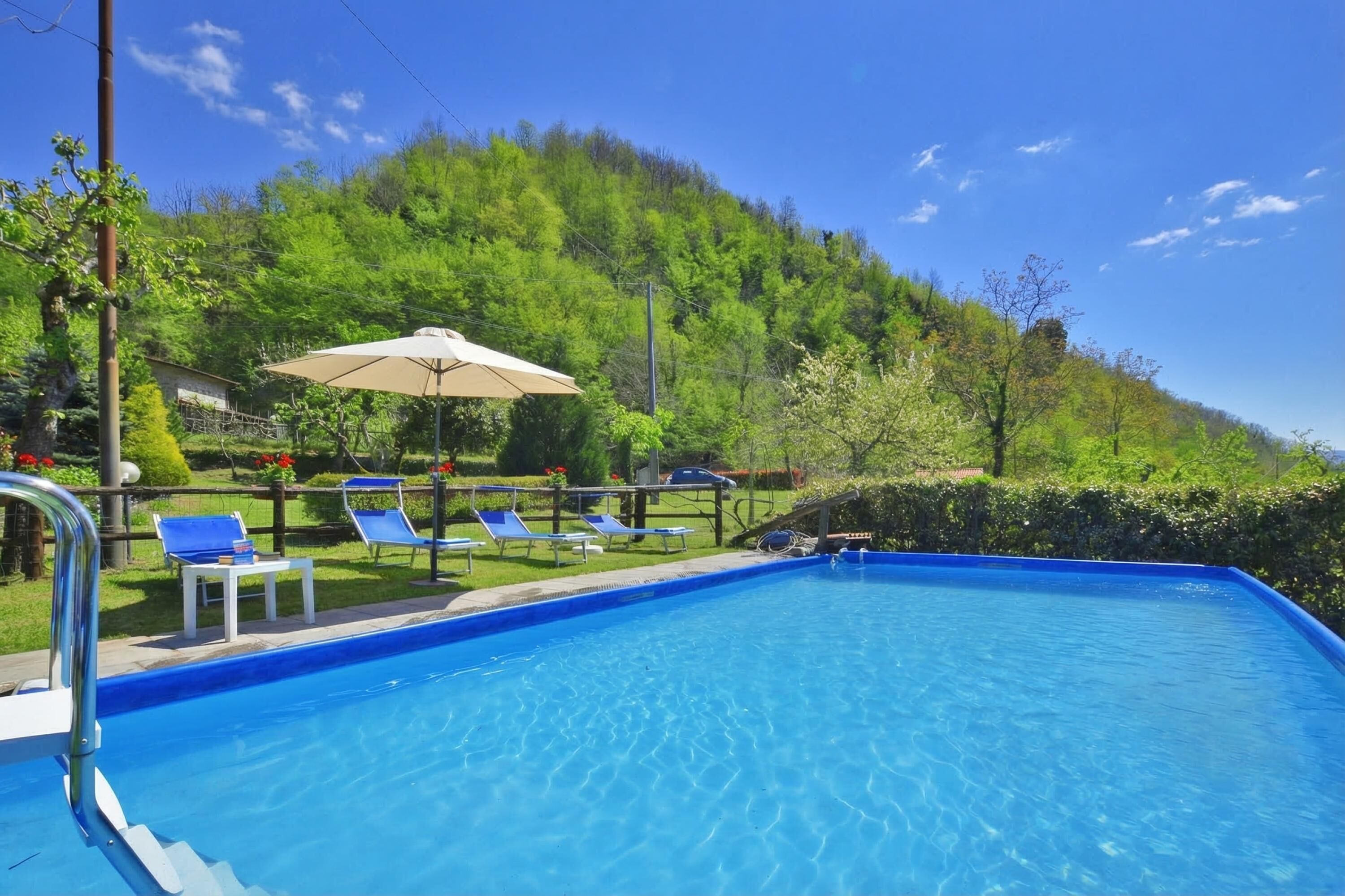 Kolam renang terbuka bermusim 