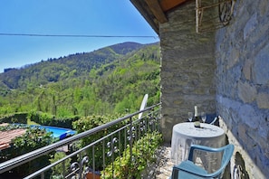 Family House, Multiple Bedrooms (Casa Le Meriche) | Property grounds - Casa Le Meriche (Castiglione di Garfagnana)