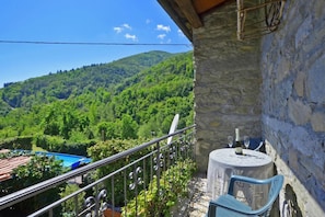 Outdoor dining - Casa Le Meriche (Castiglione di Garfagnana)