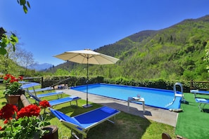 Seasonal outdoor pool - Casa Le Meriche (Castiglione di Garfagnana)
