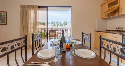 Pool and Sea, charming Merill Apart 2