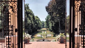 Unclassified image, 2 of 58, button - Schloss Teutschenthal (Teutschenthal)