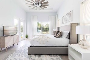 9 bedrooms, iron/ironing board, WiFi, bed sheets - Modern Chic 9 Bedroom Mansion Sleeps 20 with Themed Rooms at Reunion Resort (Kissimmee)