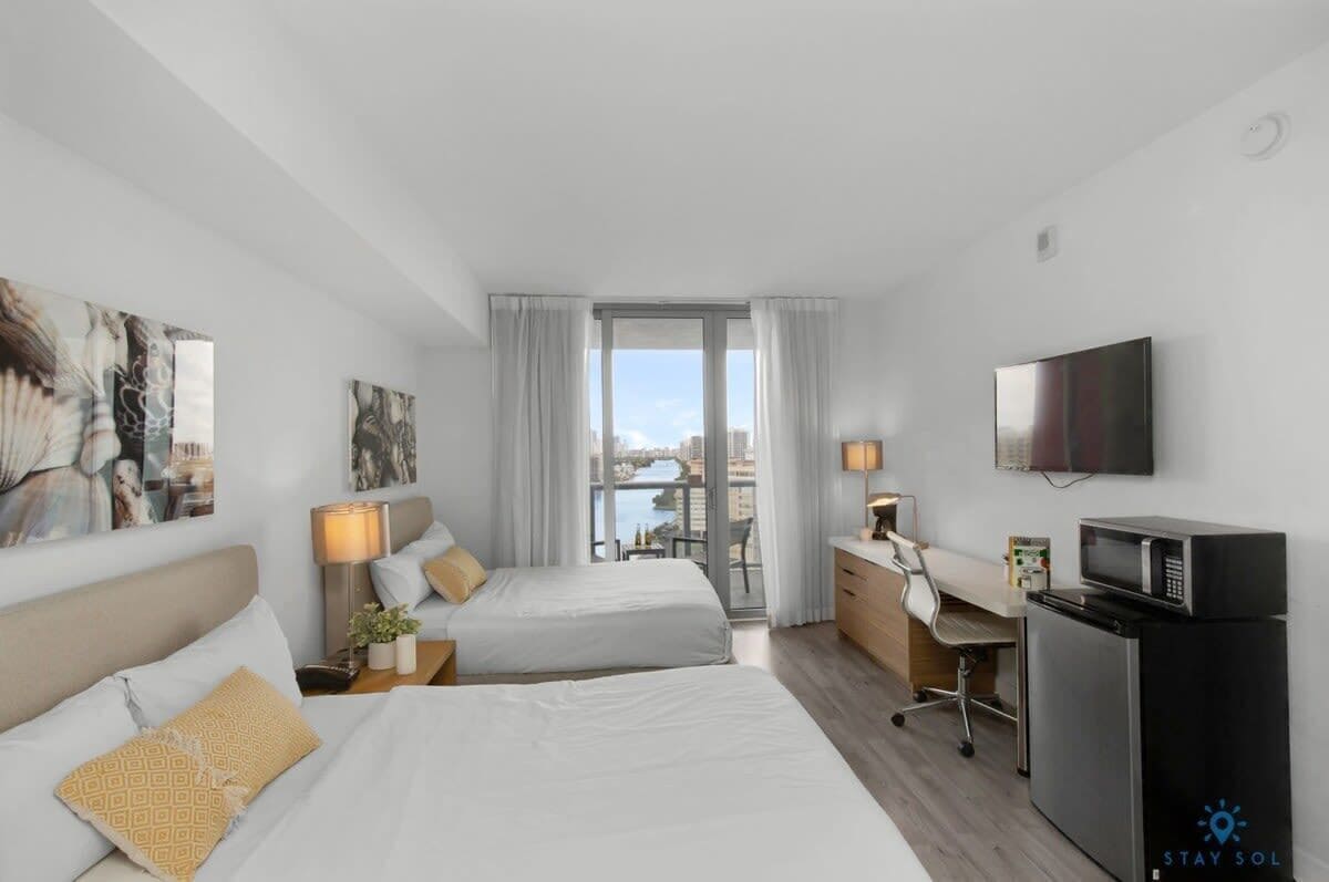 書桌、熨斗/熨衫板、可攜式嬰兒床、Wi-Fi