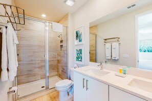 Shower, hair dryer, towels