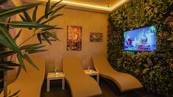 2 Bars/Lounges