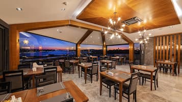 Colazione, aperto a pranzo e cena, cucina turca, con vista sul mare