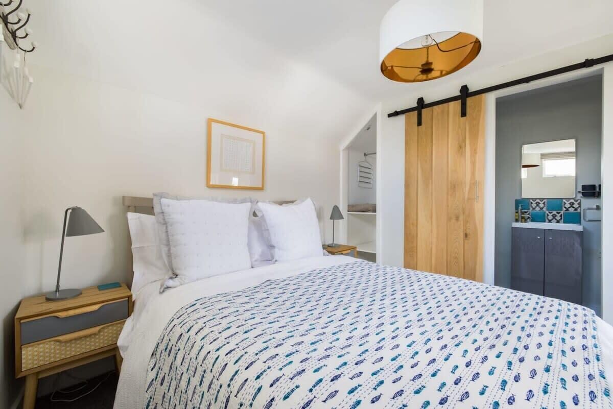 1 bedroom, iron/ironing board, travel cot, WiFi