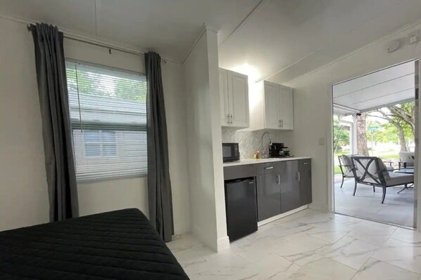 1 bedroom, desk, free WiFi, bed sheets