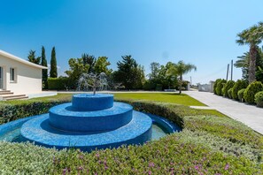 Lämmitetty uima-allas