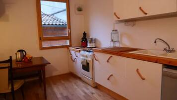 Réfrigérateur, four, plaque de cuisson, lave-vaisselle