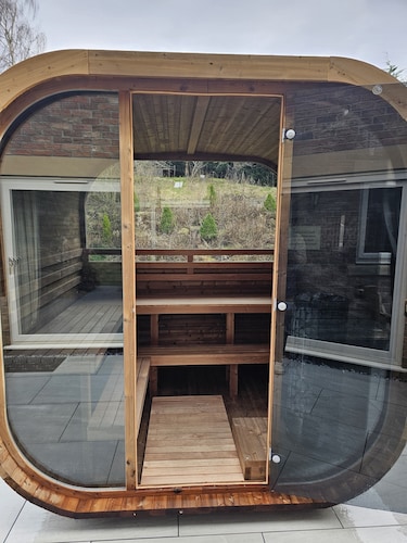 Rent My Spa Home With Pool Table, Hottub and Sauna