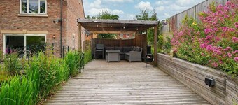 House With Hottub, Sauna & Pool Table