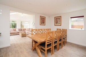 House | Private kitchen | Fridge, microwave, oven, stovetop