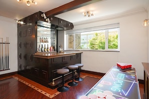 House | Bar (on property) - Rentmyspahome With Swimming Pool, Hottub and Sauna (Sheffield)