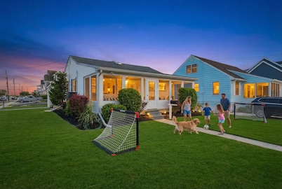 Family-Friendly Beach Home - Steps to Beach & Bay - Porch, Yard, Garage