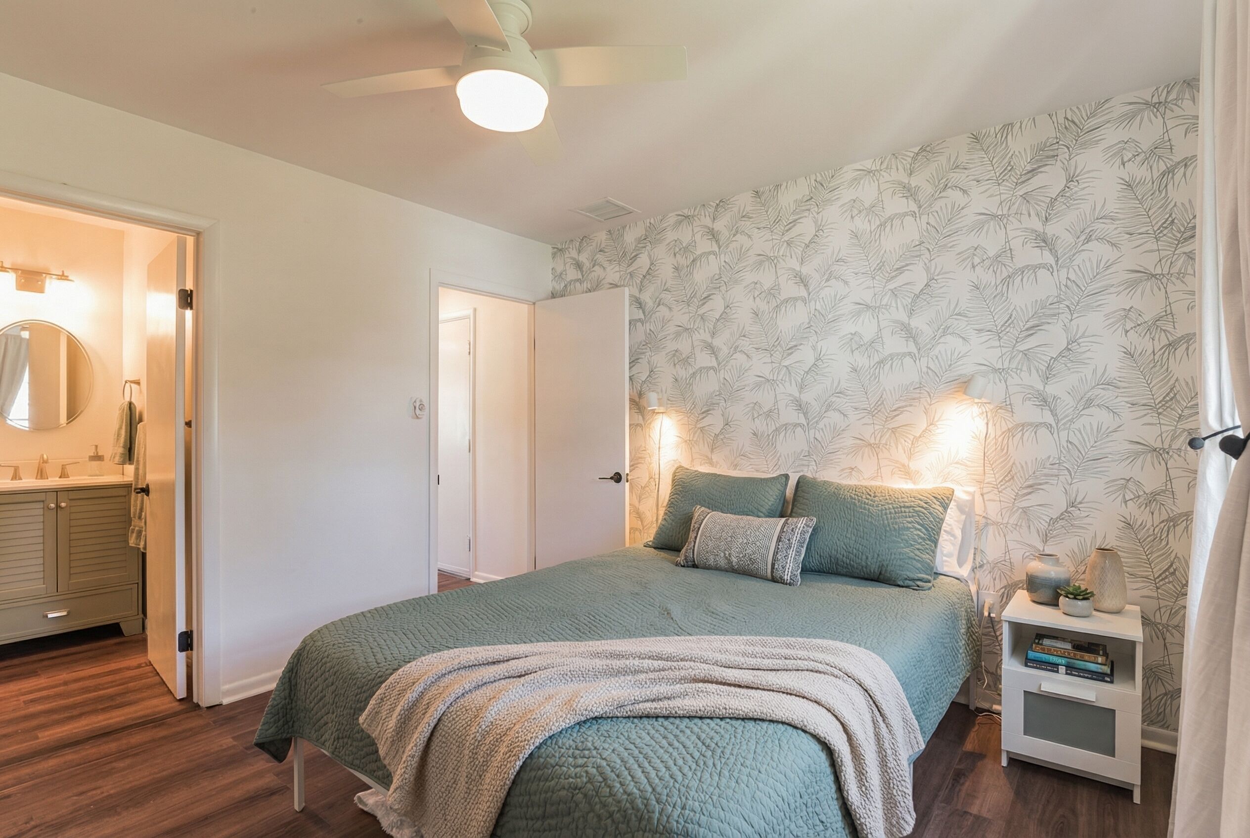 4 Schlafzimmer, Zimmersafe, Schreibtisch, Bügeleisen/Bügelbrett