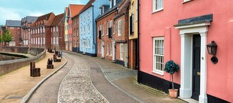 Stylish Quayside Apartment with River View