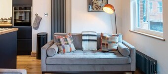 Stylish Quayside Apartment with River View