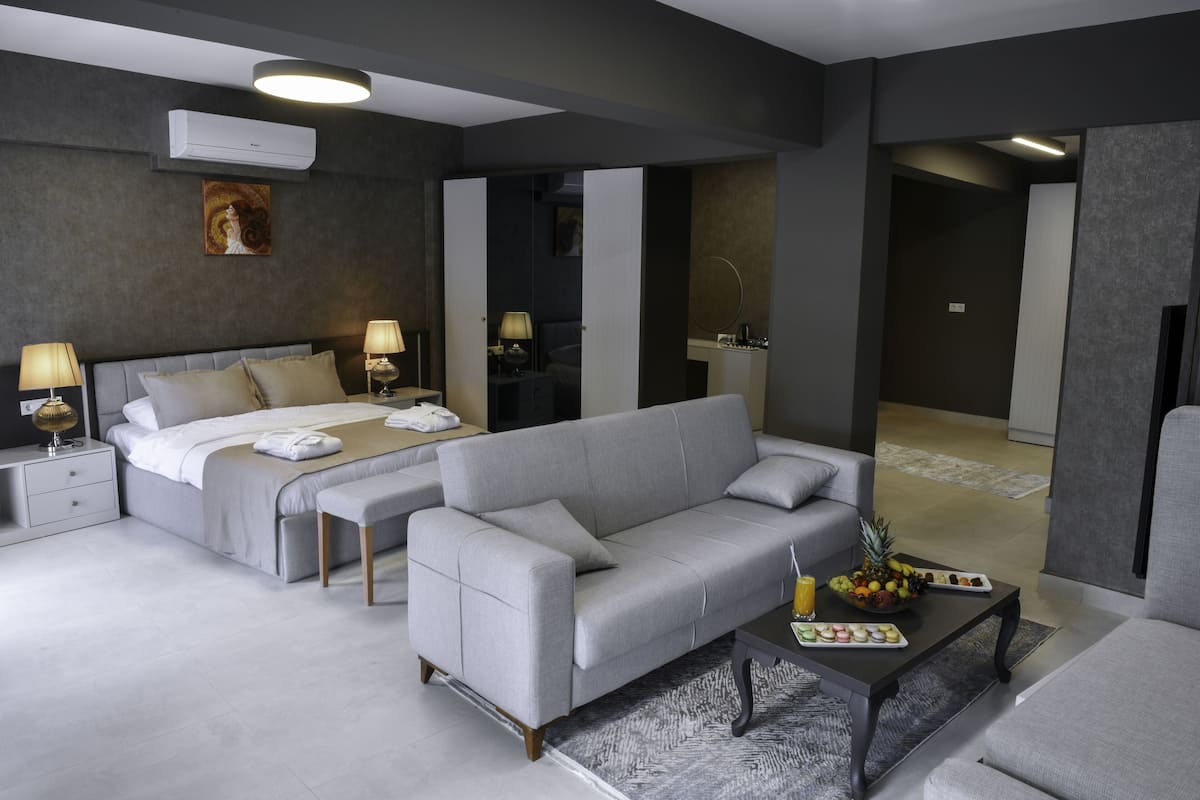 Exclusive Double Room, Marina View - BEDRI RAHMI | ميني بار وخزنة داخل الغرفة ومساحة عمل للكمبيوتر المحمول