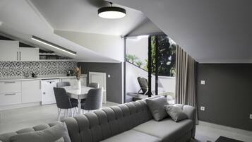 Deluxe Studio, 2 Bedrooms, Balcony, Sea View - KLEOPATRA | Minibar, Zimmersafe, laptopgeeigneter Arbeitsplatz