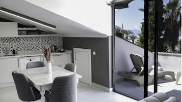 Deluxe Studio, 2 Bedrooms, Balcony, Sea View - KLEOPATRA