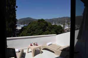 Deluxe Studio, 2 Bedrooms, Balcony, Sea View - KLEOPATRA | شرفة/رواق