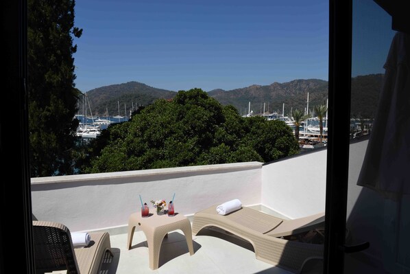 Deluxe Studio, 2 Bedrooms, Balcony, Sea View - KLEOPATRA | Terrace/patio