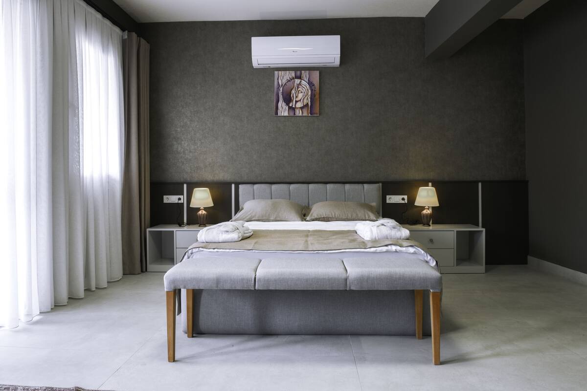 Deluxe Double Room - GOBUN | ميني بار وخزنة داخل الغرفة ومساحة عمل للكمبيوتر المحمول