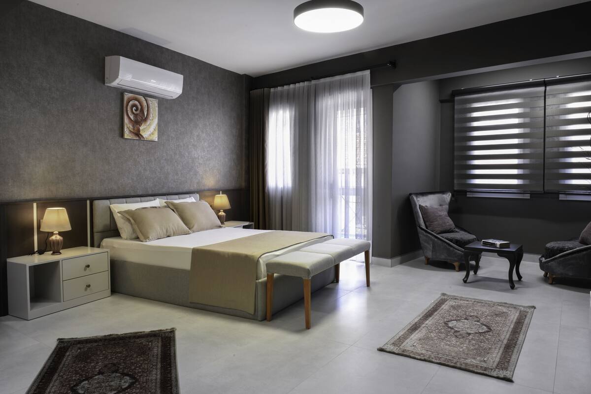 Deluxe Double Room - SARSALA | ميني بار وخزنة داخل الغرفة ومساحة عمل للكمبيوتر المحمول