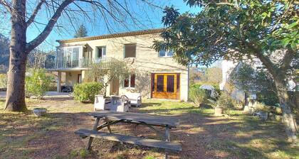 Maison et gĂźte : RĂȘve sous le Ciel" au calme Ă 2 minutes de la riviĂšre