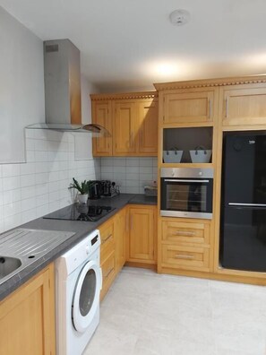 City Apartment | Private kitchen - 4 Eyre Square Lane (Galway)